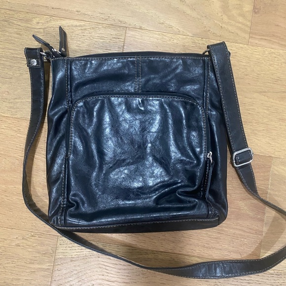 Relic black leather Crossbody bag purse VGUC  see pictures for minor wear - Picture 5 of 6